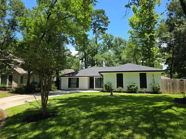 8 N Brook Pebble Court, The Woodlands, TX 77380