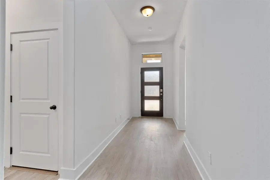 1001 Wolf Hollow Dr Drive, Georgetown, TX 78628 - Image #3