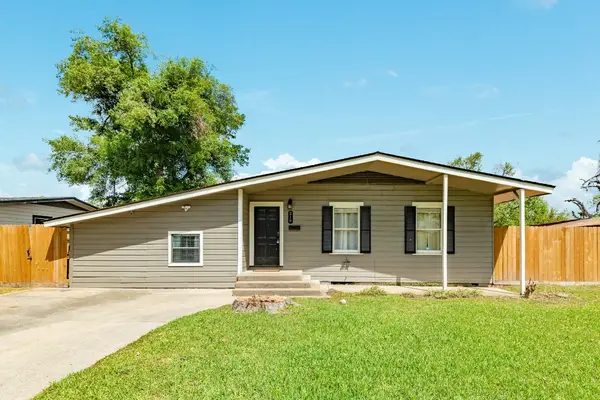 219 Camellia Street, Lake Jackson, TX 77566