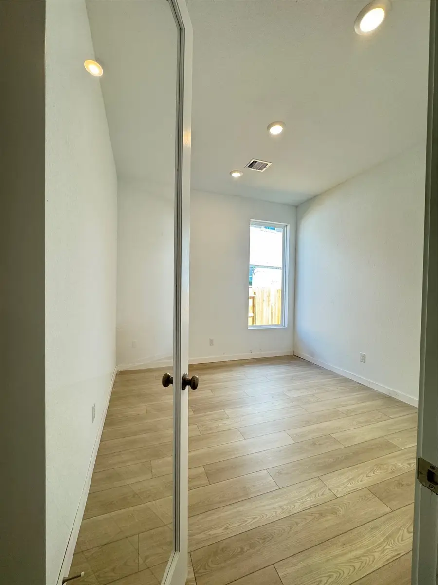 8226 Holly Blue Drive, Rosharon, TX 77583 - Image #2