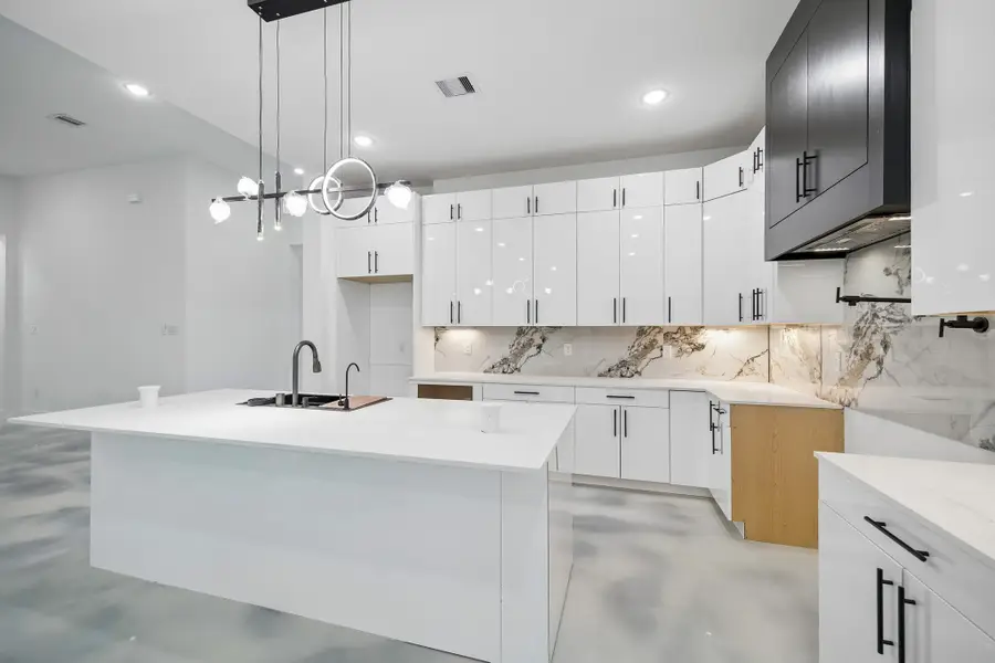 2405 W Green Briar Drive, Huntsville, TX 77340 - #3