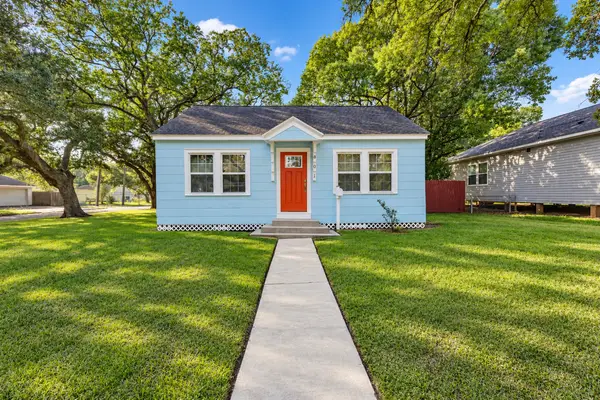 801 18th Avenue N, Texas City, TX 77590