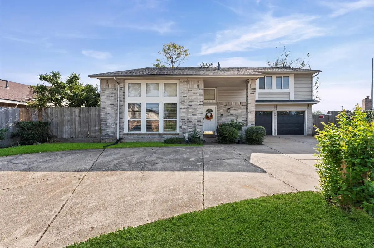 6815 Inwood West Drive, Houston, TX 77088 - Image #1