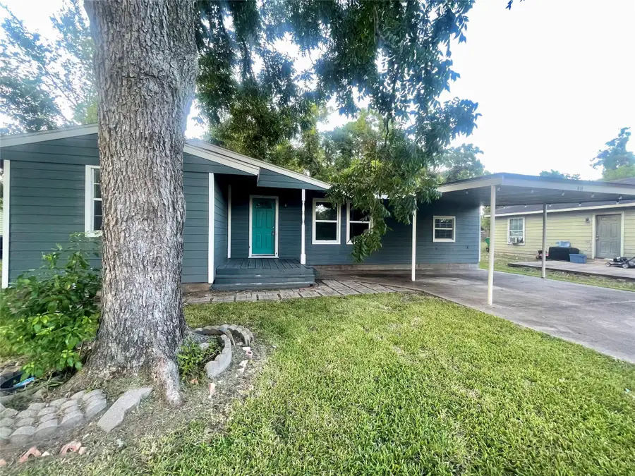618 W Peach Street, Angleton, TX 77515 - Image #2
