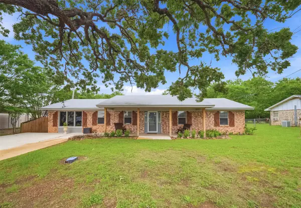 415 W Decherd Street, Franklin, TX 77856