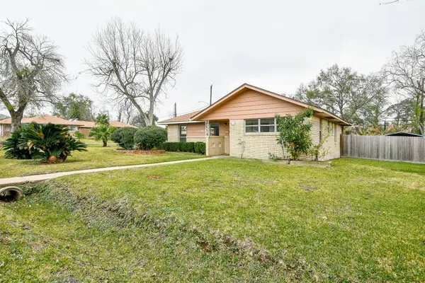 901 Redondo Drive, Houston, TX 77015