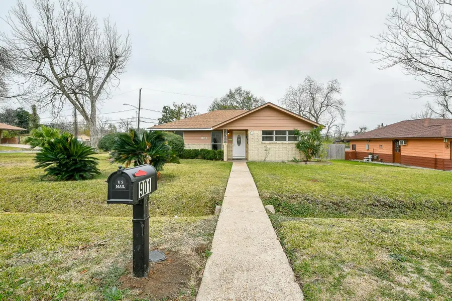 901 Redondo Drive, Houston, TX 77015 - Image #2