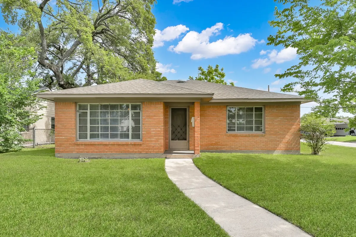 202 West Rocky Creek Road, Houston, TX 77076 - Image #1