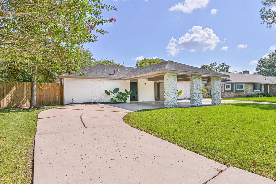 301 Brandywyne Drive, Friendswood, TX 77546 - Image #3
