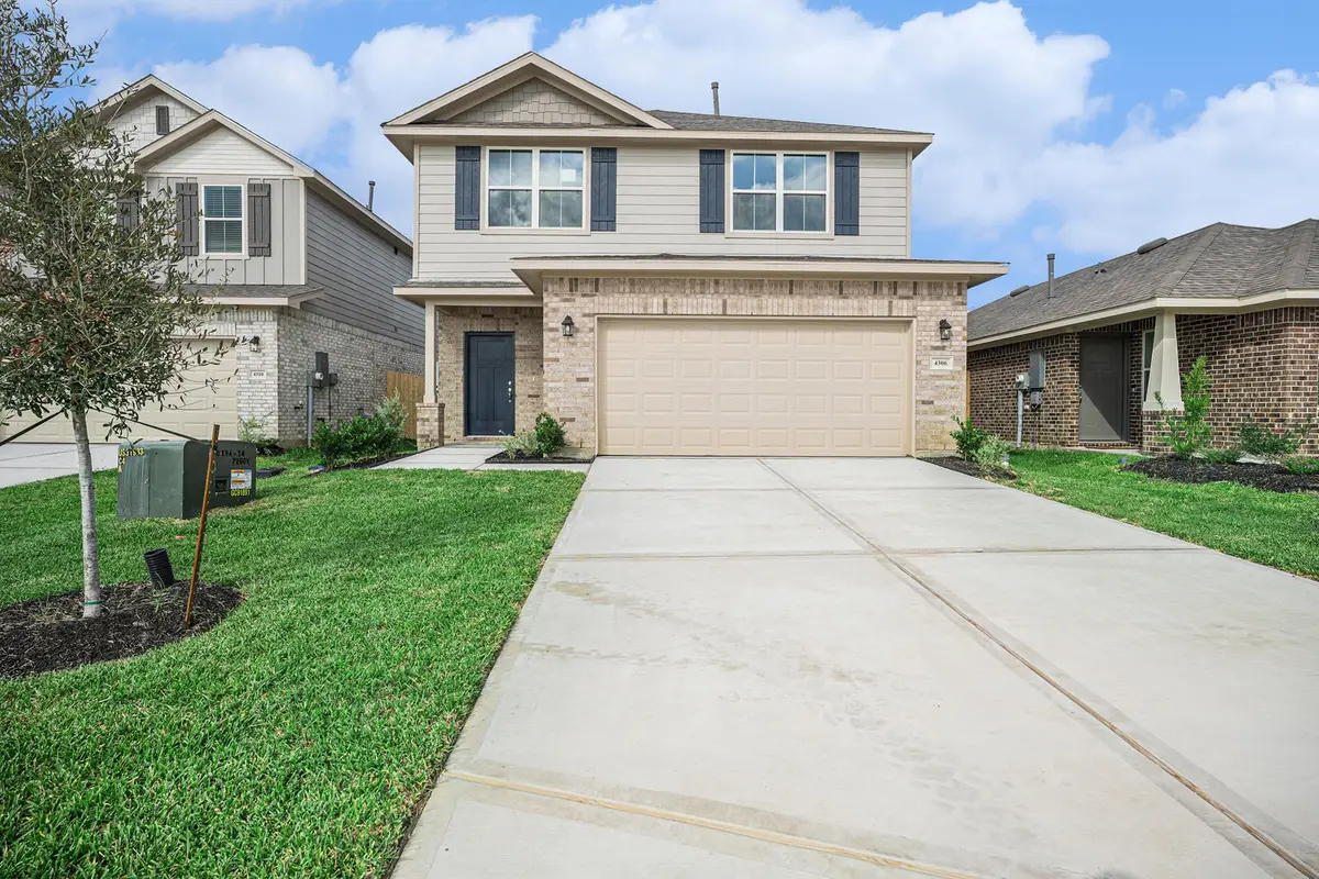 4306 W Bayou Maison Circle, Dickinson, TX 77539 - Image #1