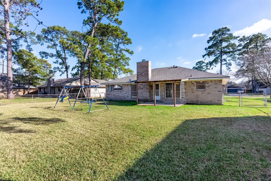 9915 Bayou Woods Drive, Baytown, TX 77521 - #2