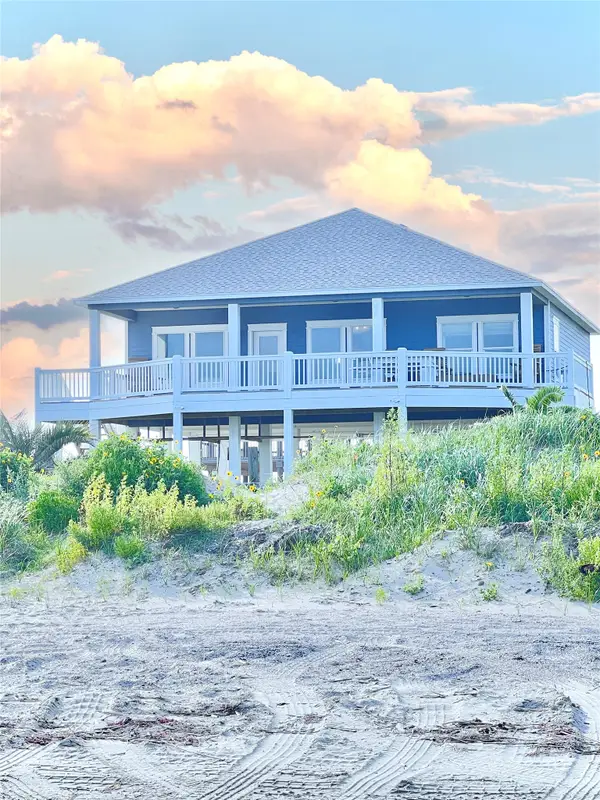 1222 Galveston Ave, Port Bolivar, TX 77650