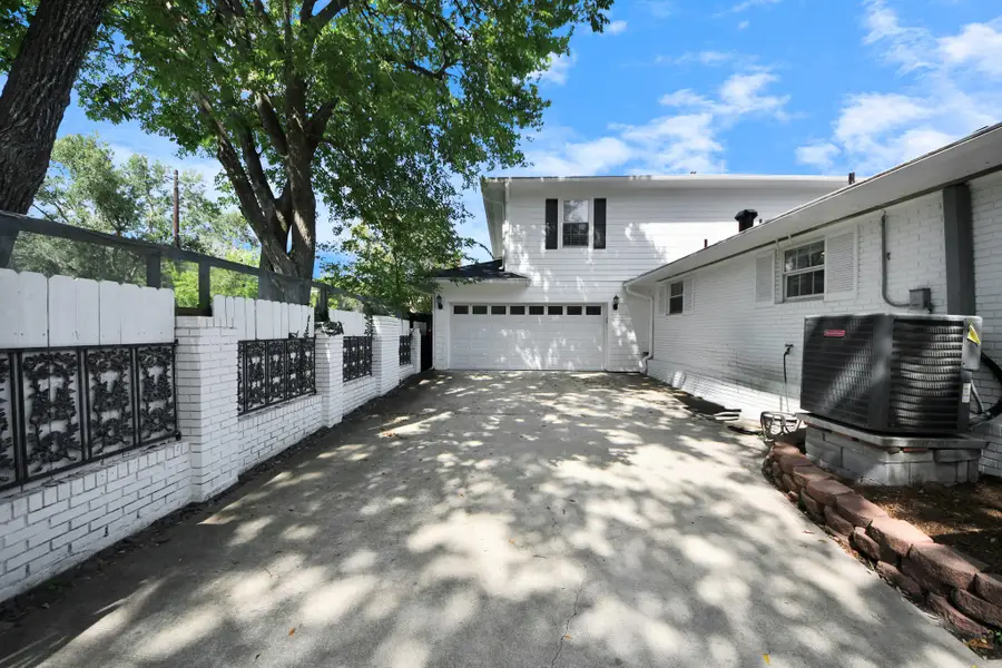 9406 Cranleigh Court, Houston, TX 77096 - Image #3