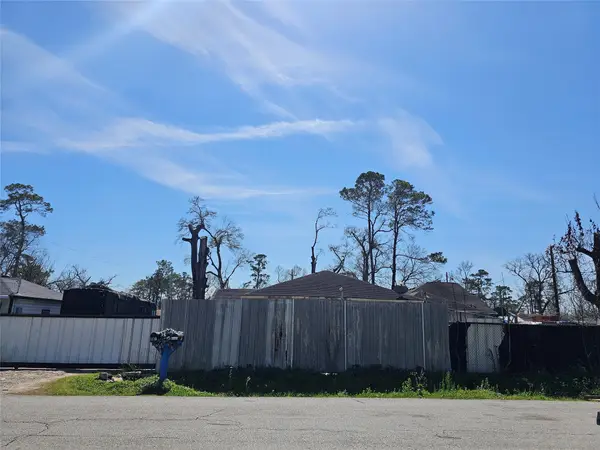 8104 Woodlyn Road, Houston, TX 77028