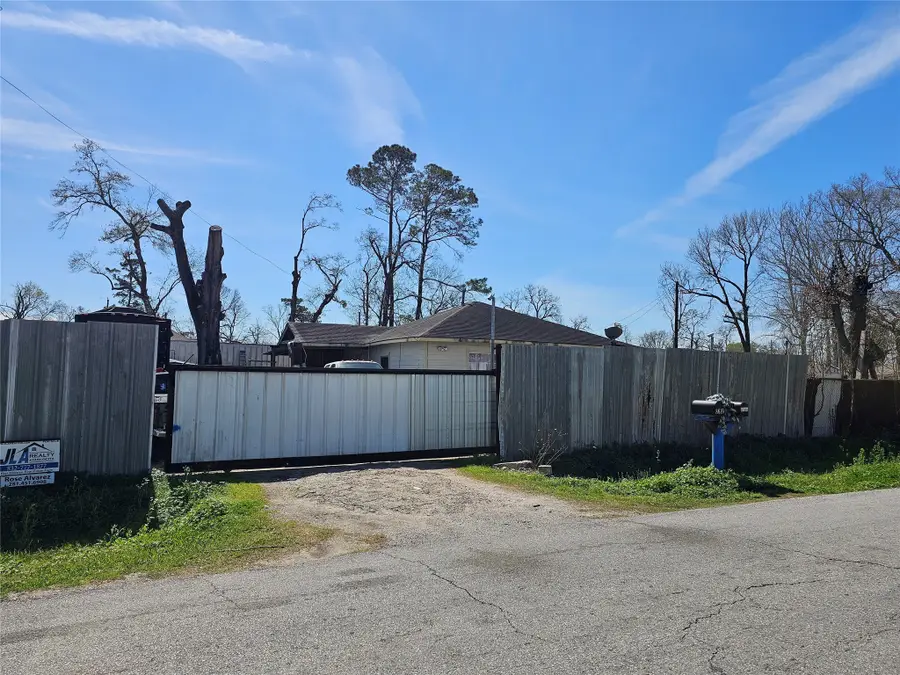 8104 Woodlyn Road, Houston, TX 77028 - Image #3