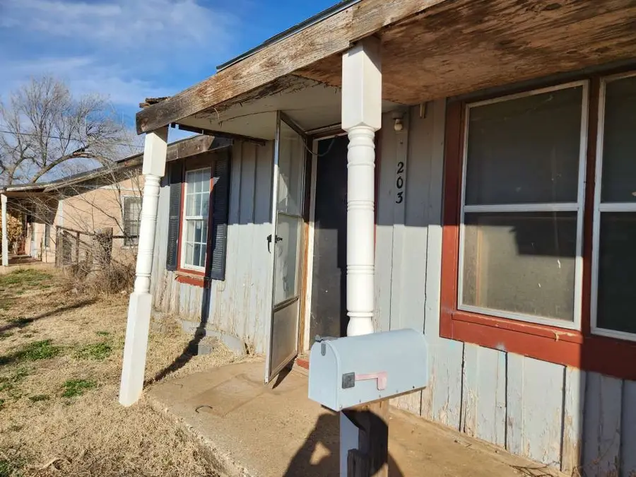 203 Pecan Street, Levelland, TX 79336 - Image #2
