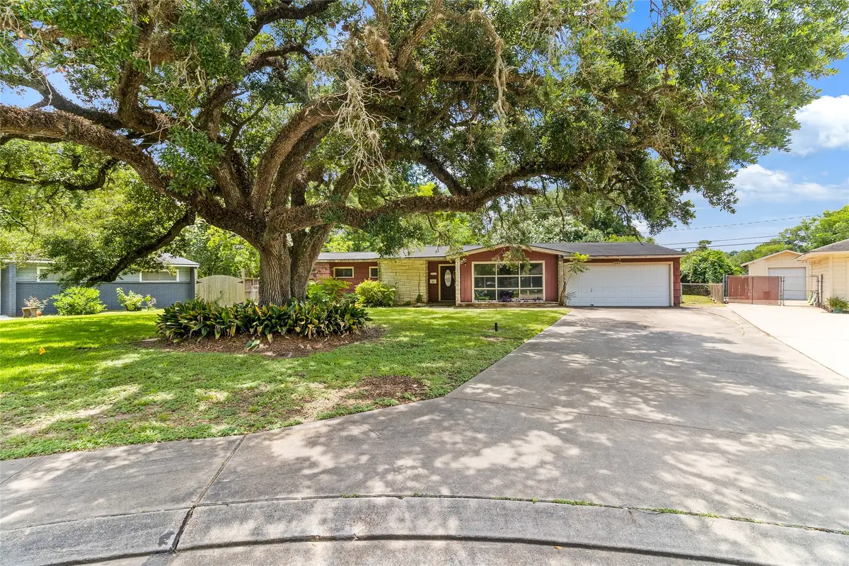 206 Jonquil, Lake Jackson, TX 77566 - #1