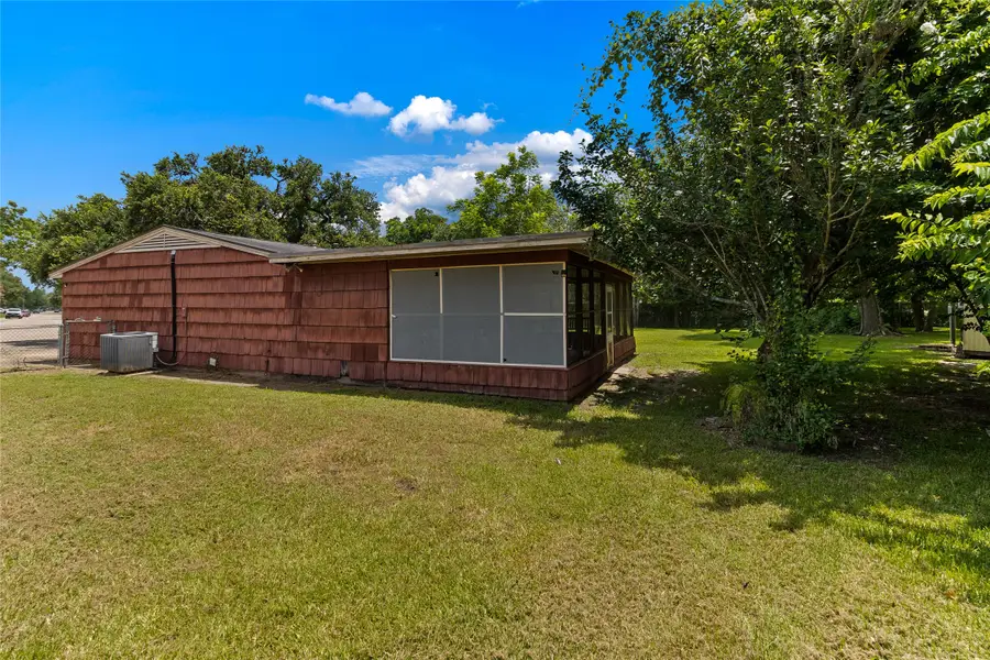 206 Jonquil, Lake Jackson, TX 77566 - #3