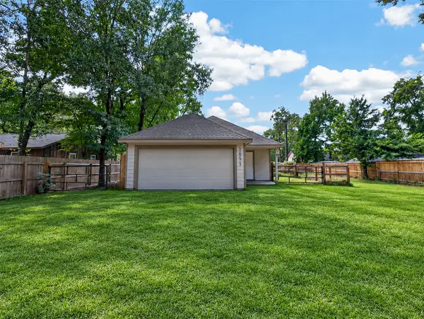 18590 Legend Oaks Drive, Magnolia, TX 77355