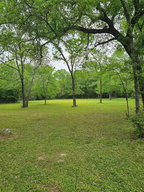 9041 Lakecrest Drive, Montgomery, TX 77356