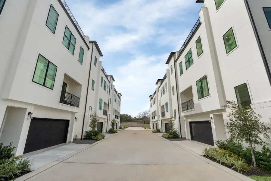 8706 Ojeman Villas Drive, Houston, TX 77055 - Image #2