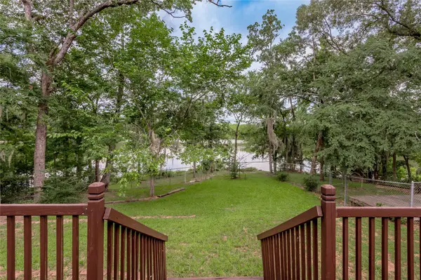 221 Chestnut Bend, Huntsville, TX 77320