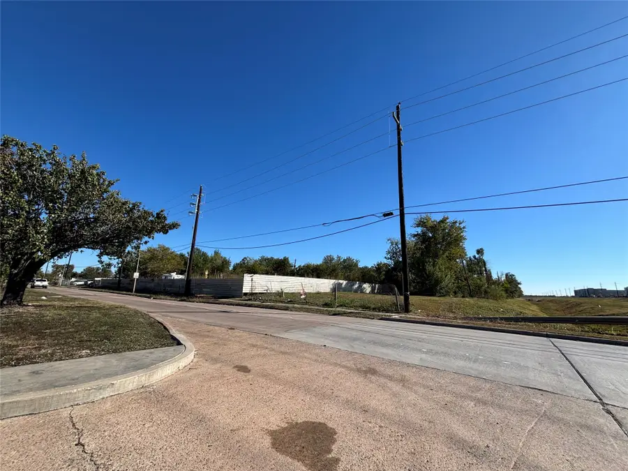 3002 Airport Boulevard, Houston, TX 77051 - Image #3