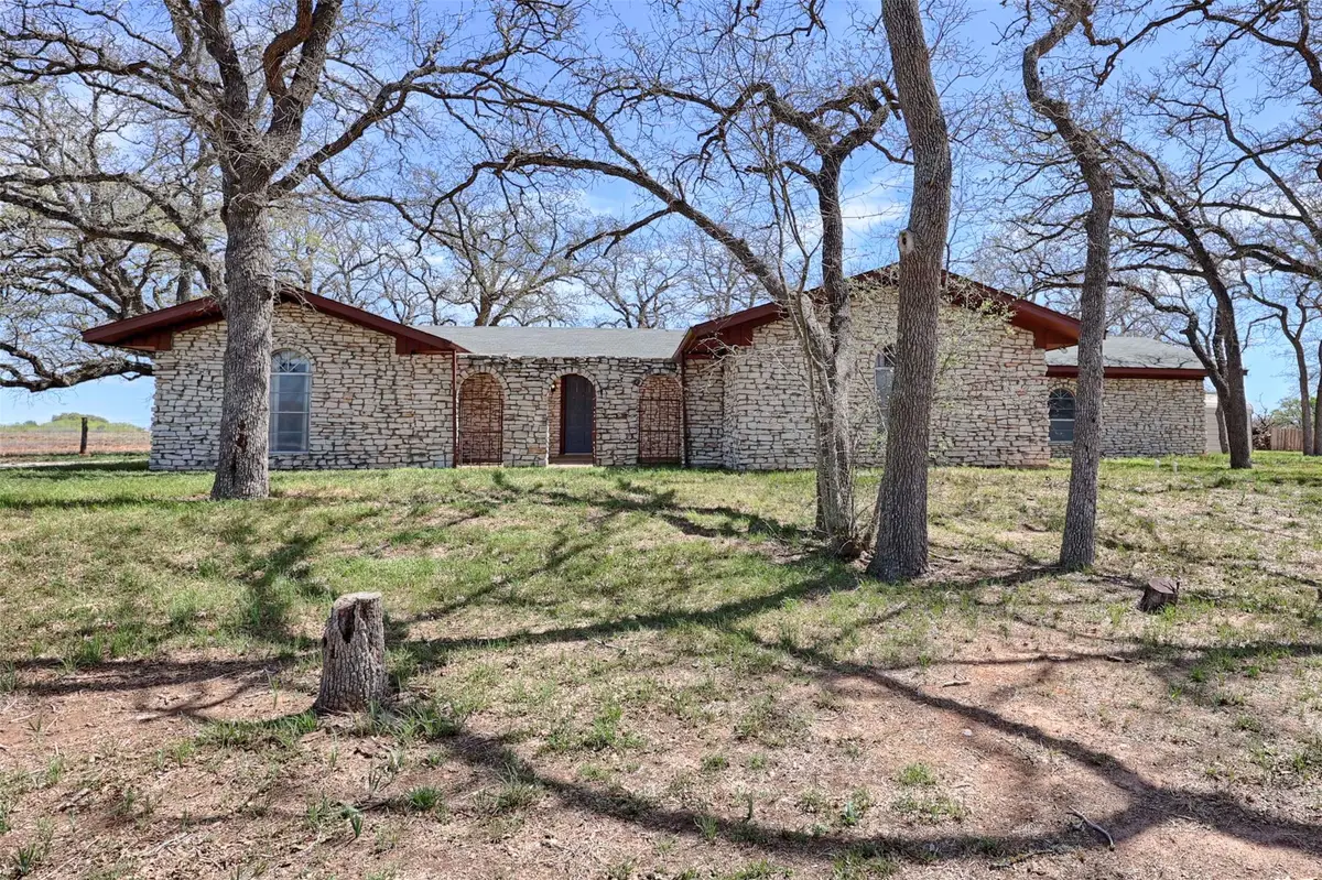 395 State Highway 304, Gonzales, TX 78629 - #1
