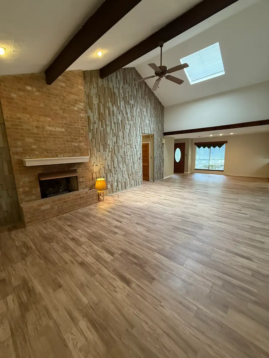 377 Rolling Hills Drive, Panorama Village, TX 77304 - #2