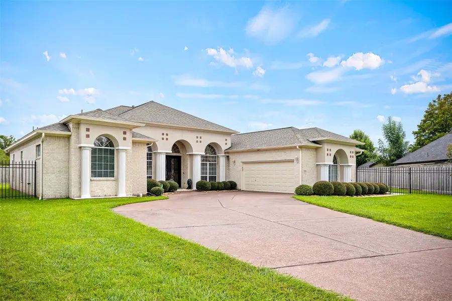 1112 Breckonridge Circle, Pearland, TX 77581 - Image #2