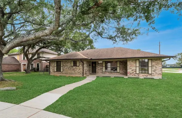 2319 Halbert, Pearland, TX 77581