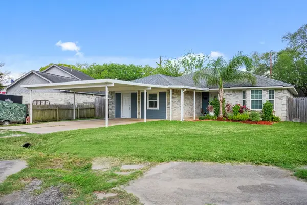 3212 Acorn Circle, Dickinson, TX 77539