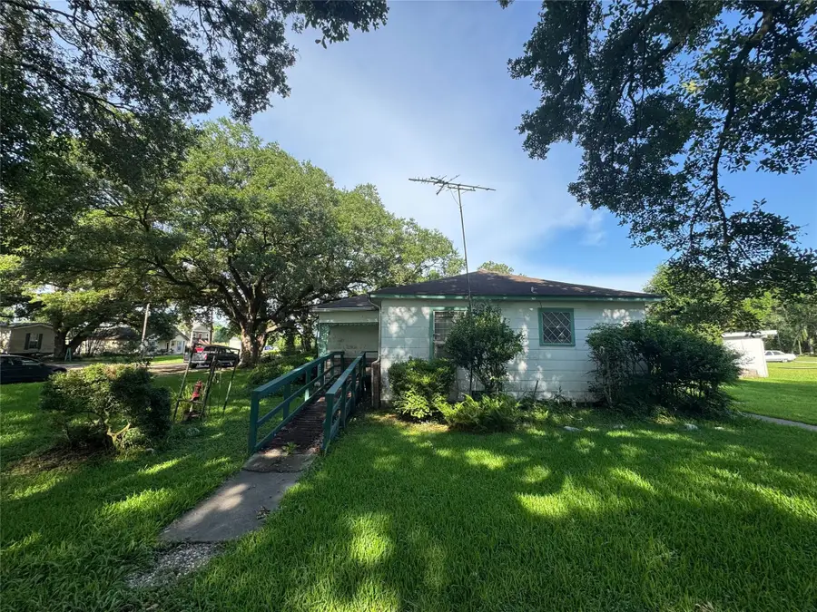 416 Baker Circle, Ames, TX 77575 - Image #3