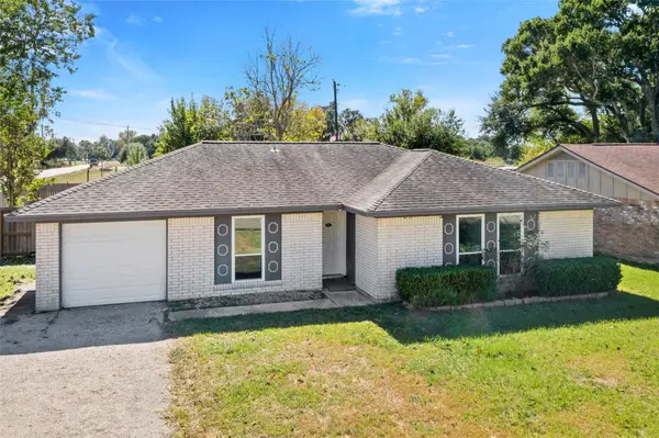 817 Circle Way, Alvin, TX 77511