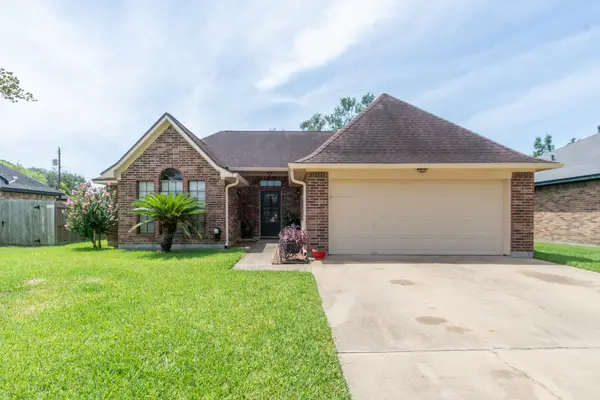 808 Manor Drive, Angleton, TX 77515
