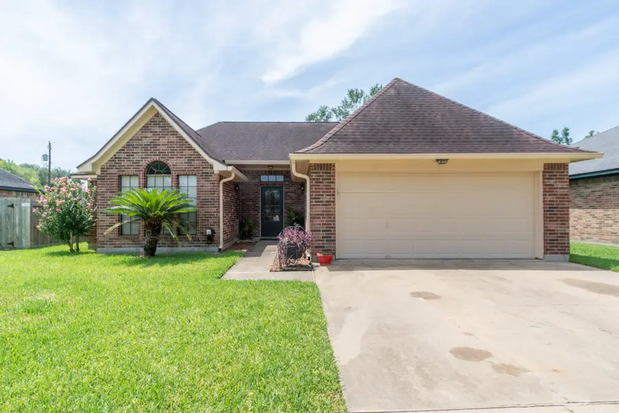 808 Manor Drive, Angleton, TX 77515 - #3
