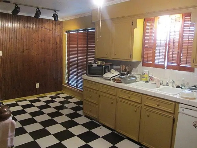 111 Elmwood Street, Huntsville, TX 77320 - #2