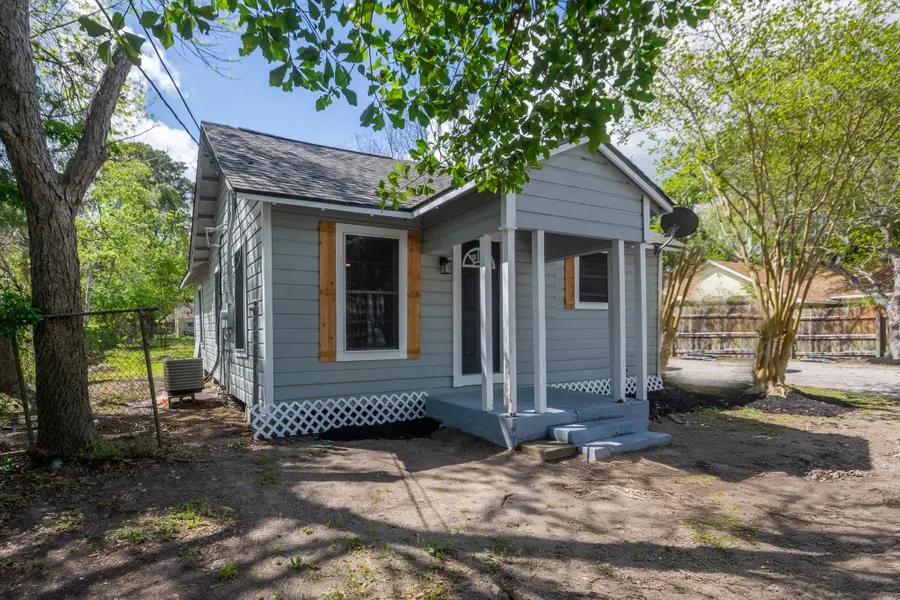 211 W South Street, Alvin, TX 77511 - #3