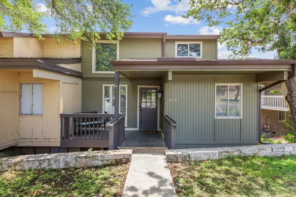 319 Venture Boulevard S, Point Venture, TX 78645