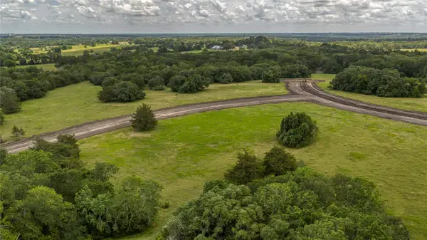 18 Majestic Oak View, Brenham, TX 77833