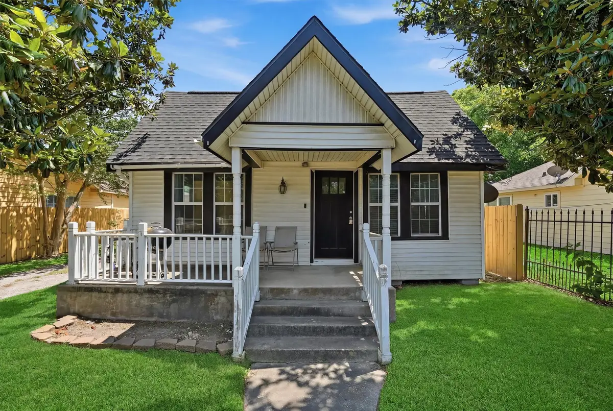 9330 E Avenue L, Houston, TX 77012 - #1