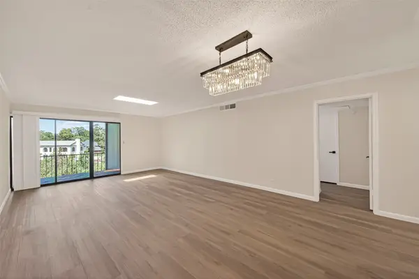 6547 Bayou Glen Road, Houston, TX 77057