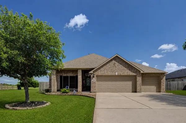 546 Green Meadows Drive, West Columbia, TX 77486