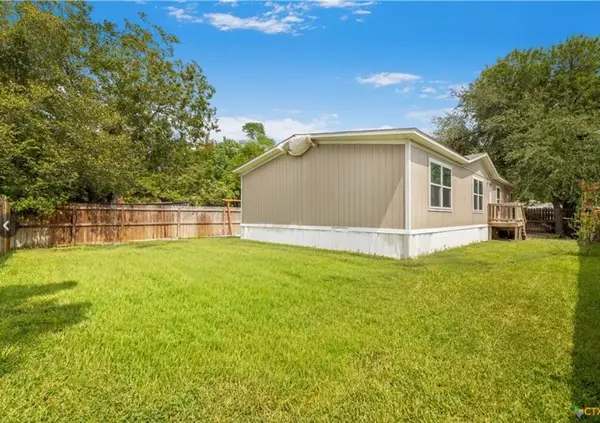 111 Charles St, Cuero, TX 77954