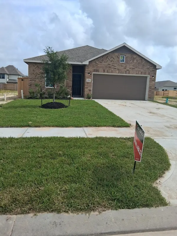 1926 Middle Pass Lane, Angleton, TX 77515