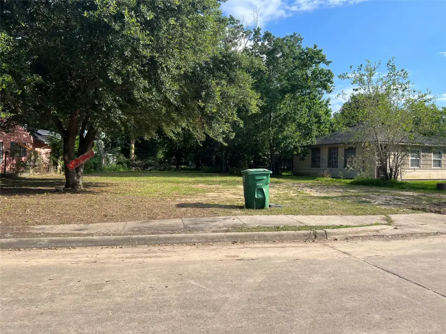 5534 Bataan Road, Houston, TX 77033 - Image #3