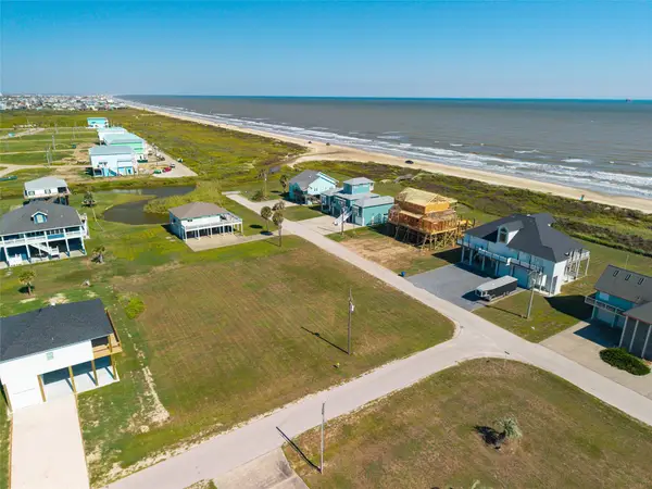 804 Rancho Carribe Drive, Crystal Beach, TX 77650