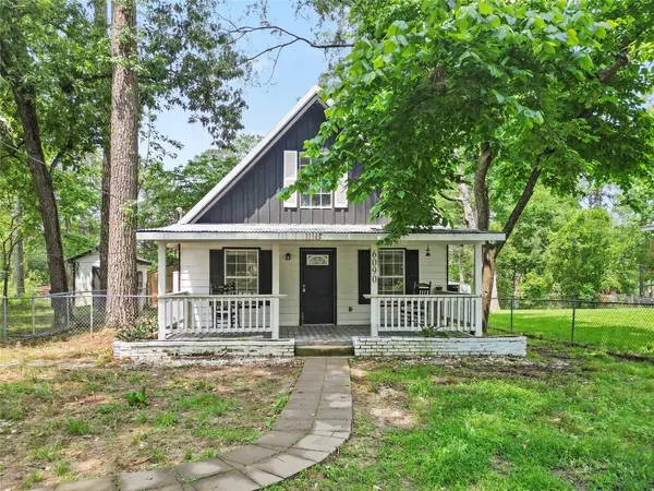 6090 Skylane Drive, Montgomery, TX 77316