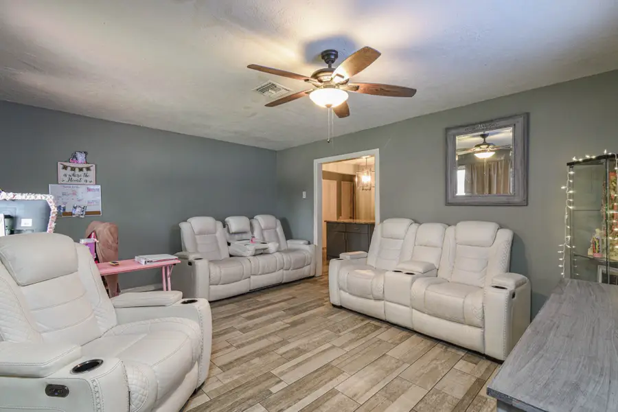 1212 Fresa Road, Pasadena, TX 77502 - #2