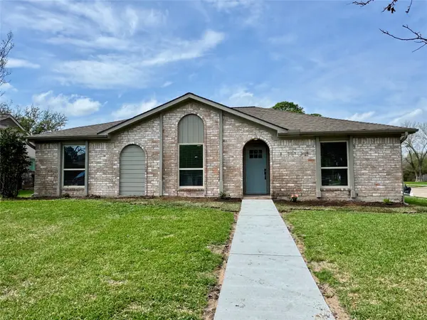 12002 Sturdivant Street, Meadows Place, TX 77477